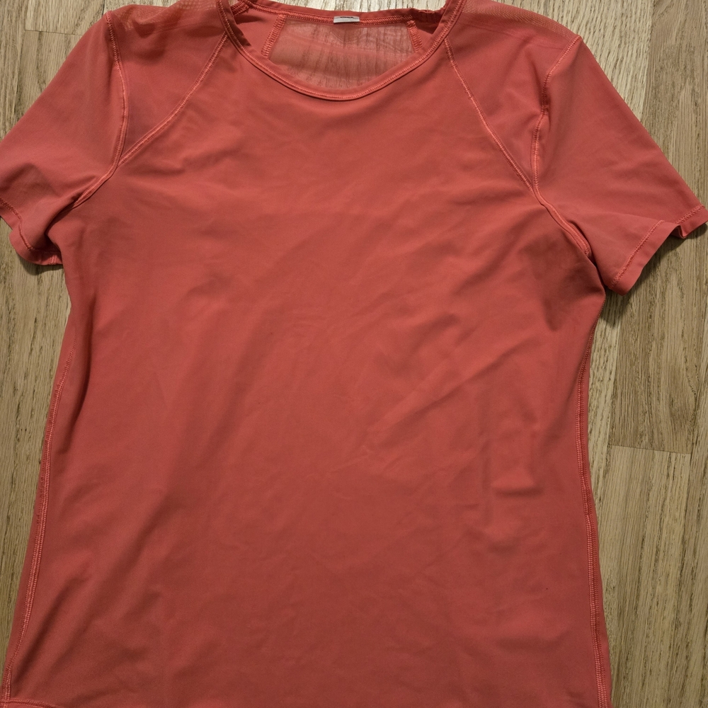 lululemon athletica Coral Short Sleeve Tee, Size Maybe 2 Or 4!